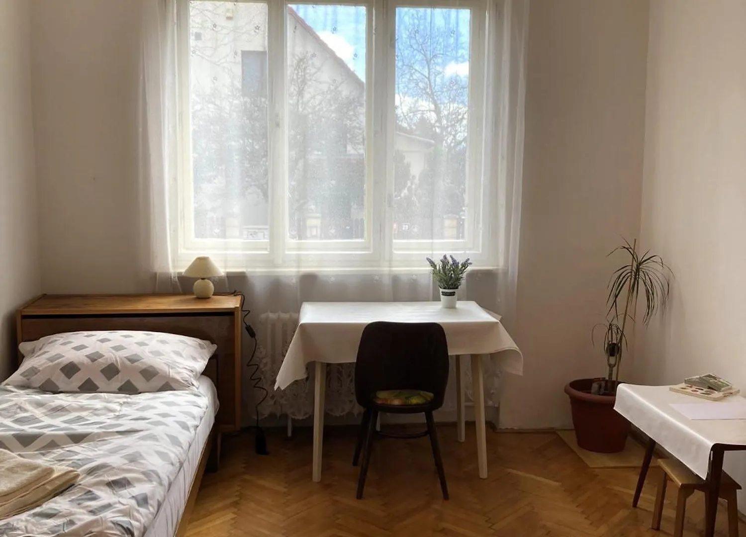 Spacious Apartment - Free Parking! Praga Czechy