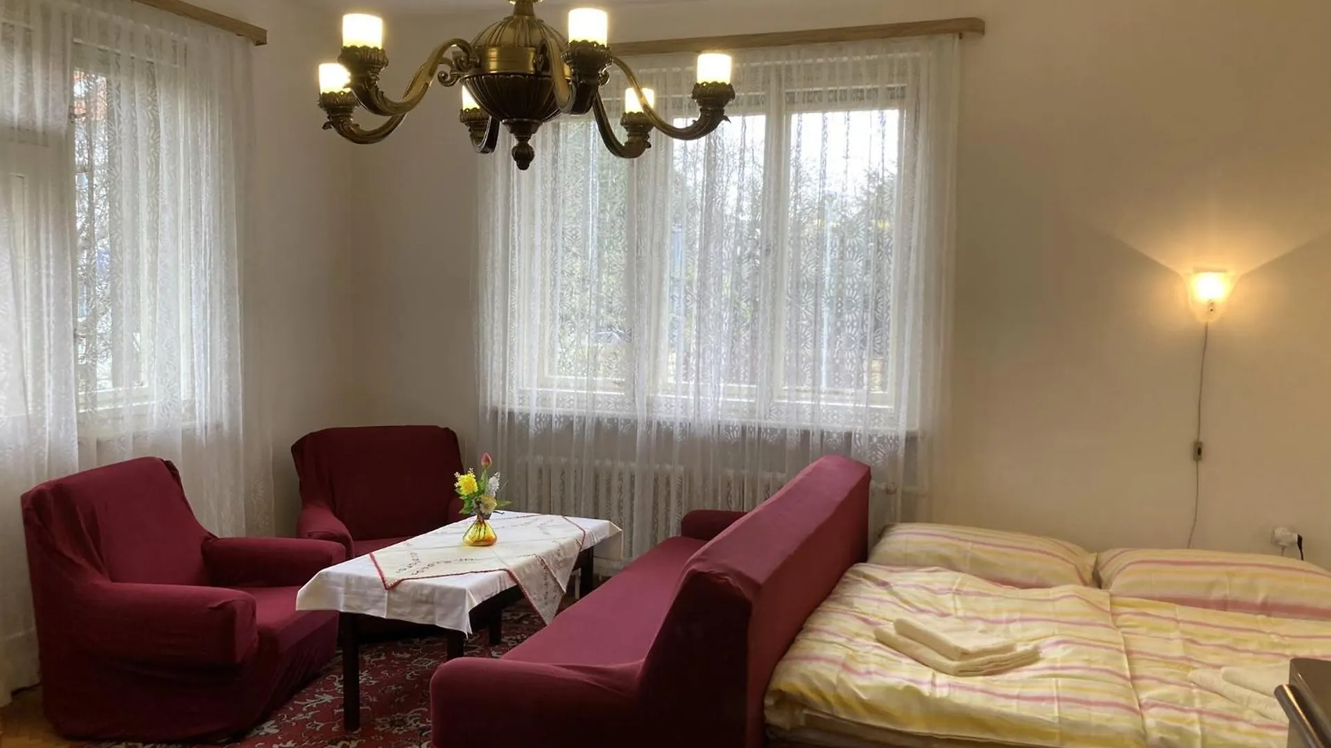Spacious Apartment - Free Parking! Praga Czechy