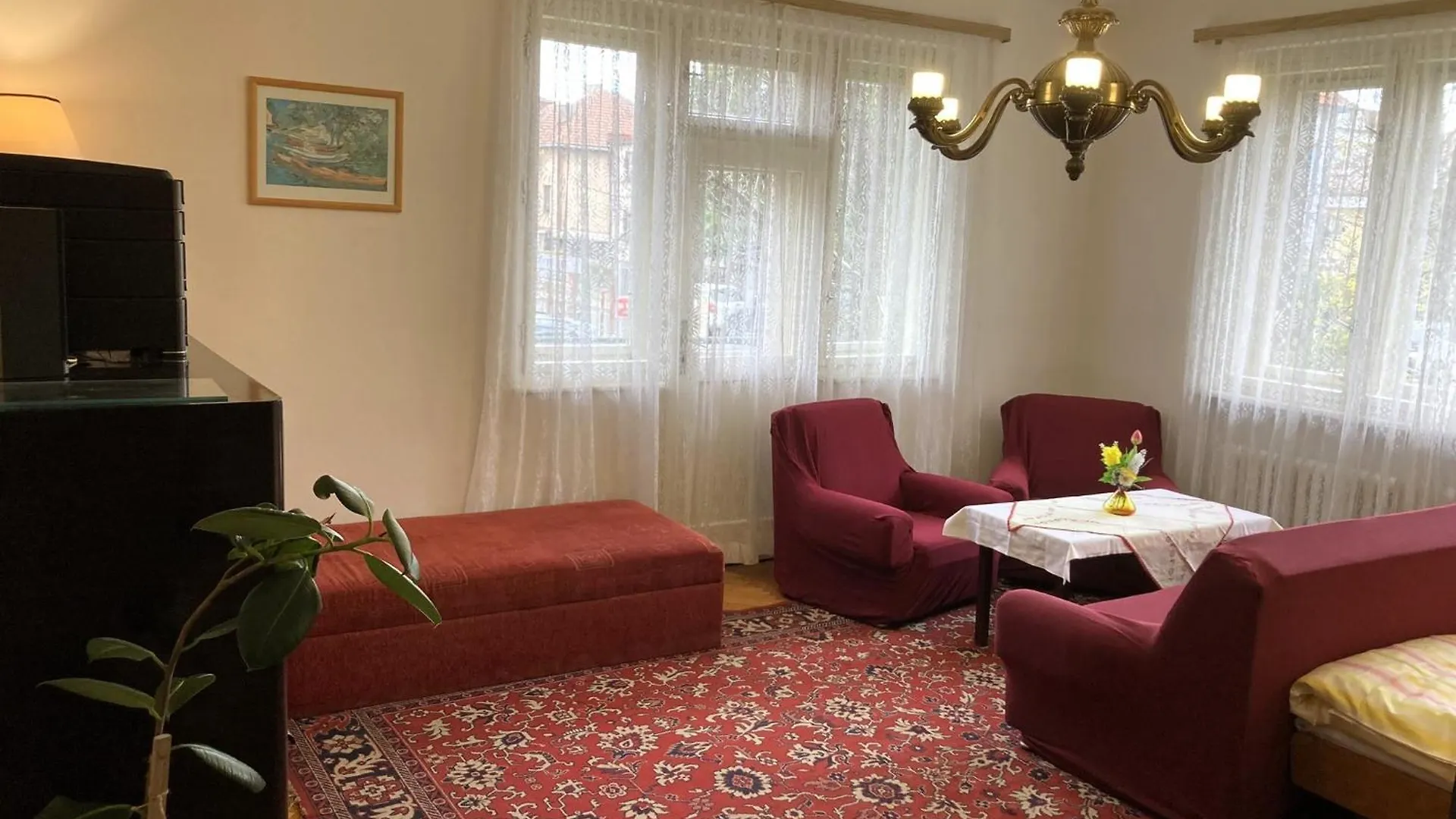 Spacious Apartment - Free Parking! Praga