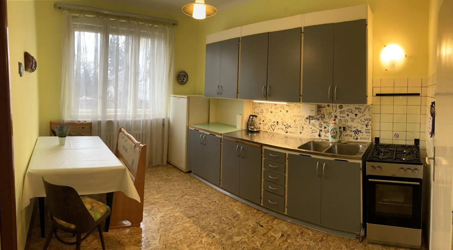 Spacious Apartment - Free Parking! Praga