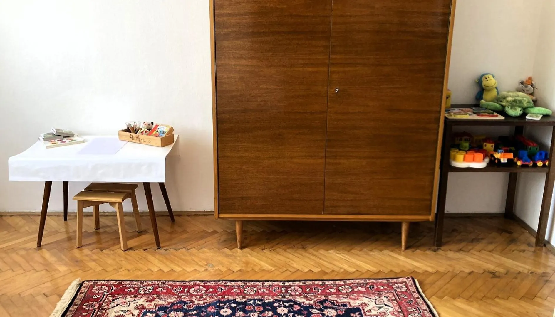 Spacious Apartment - Free Parking! Praga